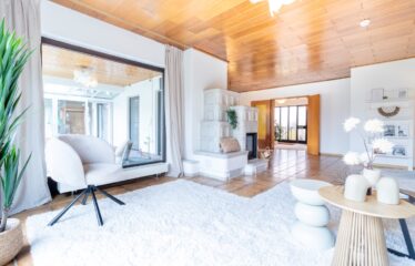 Helles Rheinmittelhaus mit offenem Wohnbereich und kleinem Garten